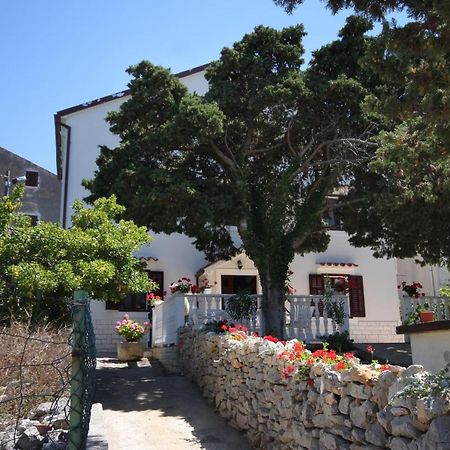 Apartments And Rooms With Parking Space Cunski, Losinj - 2498 Экстерьер фото