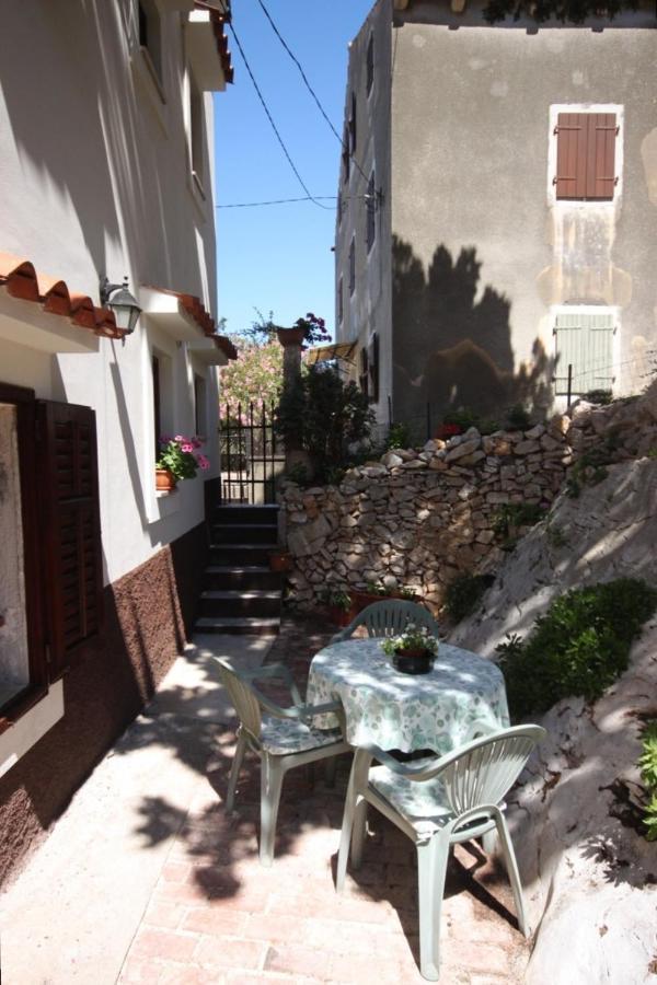 Apartments And Rooms With Parking Space Cunski, Losinj - 2498 Экстерьер фото