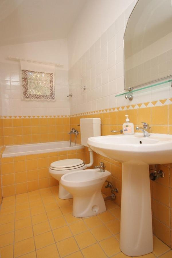 Apartments And Rooms With Parking Space Cunski, Losinj - 2498 Экстерьер фото
