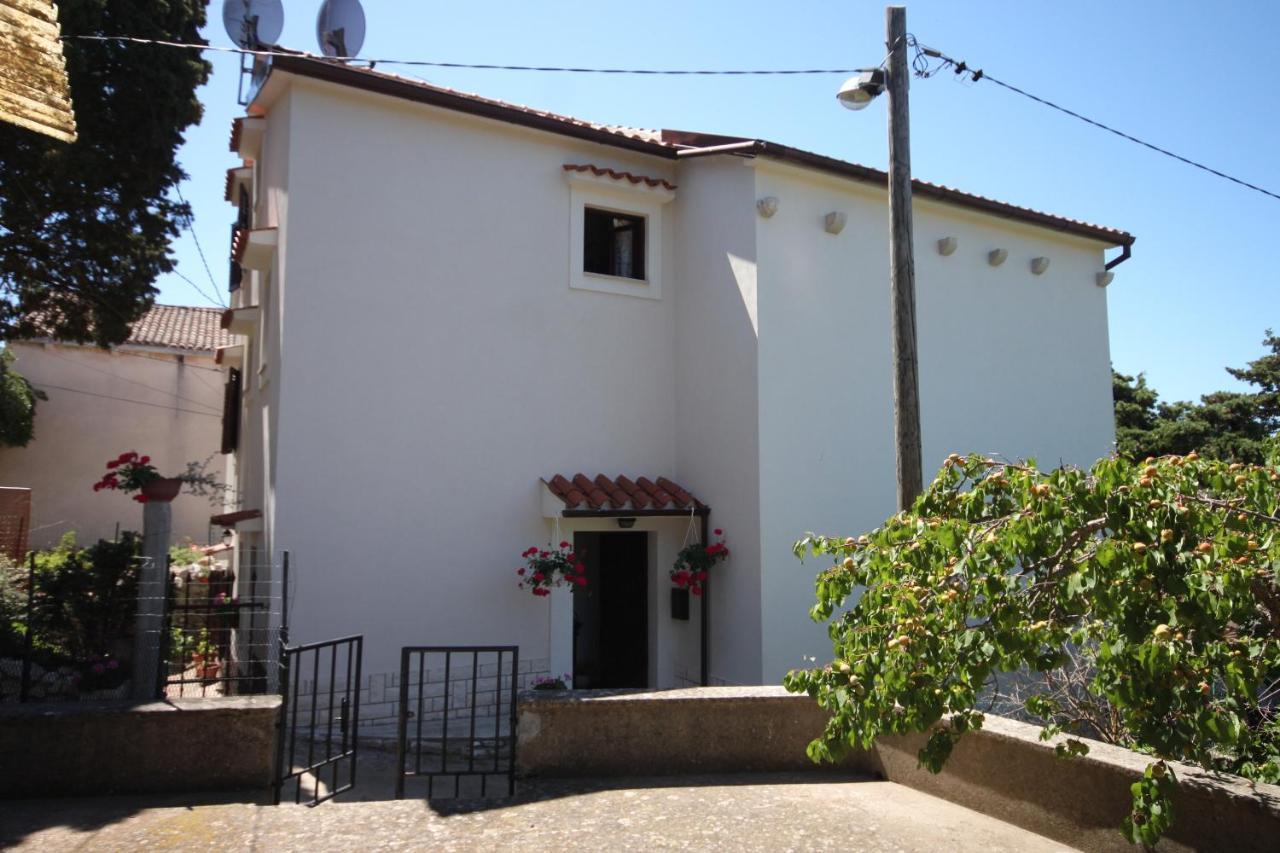 Apartments And Rooms With Parking Space Cunski, Losinj - 2498 Экстерьер фото