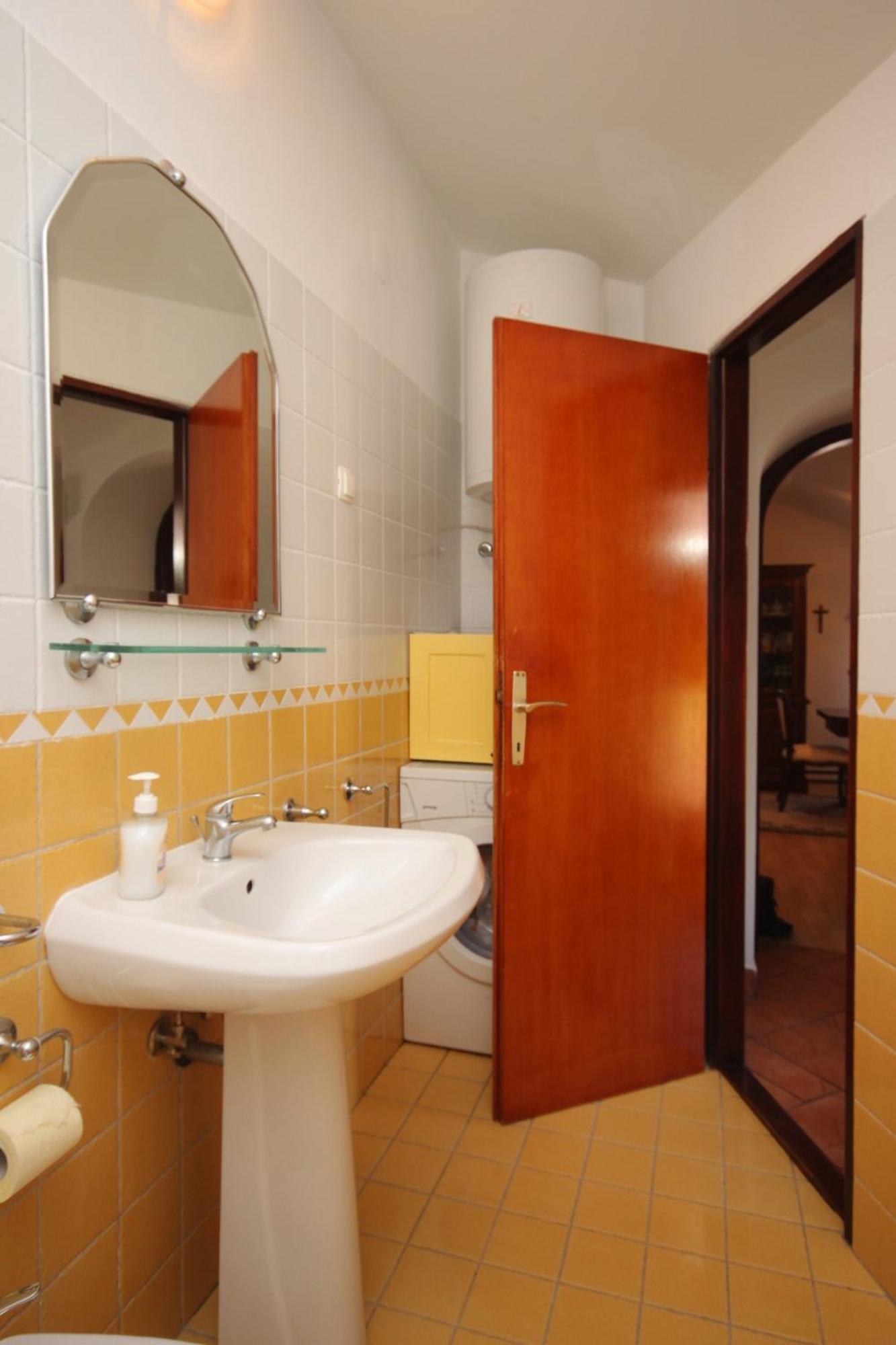 Apartments And Rooms With Parking Space Cunski, Losinj - 2498 Номер фото